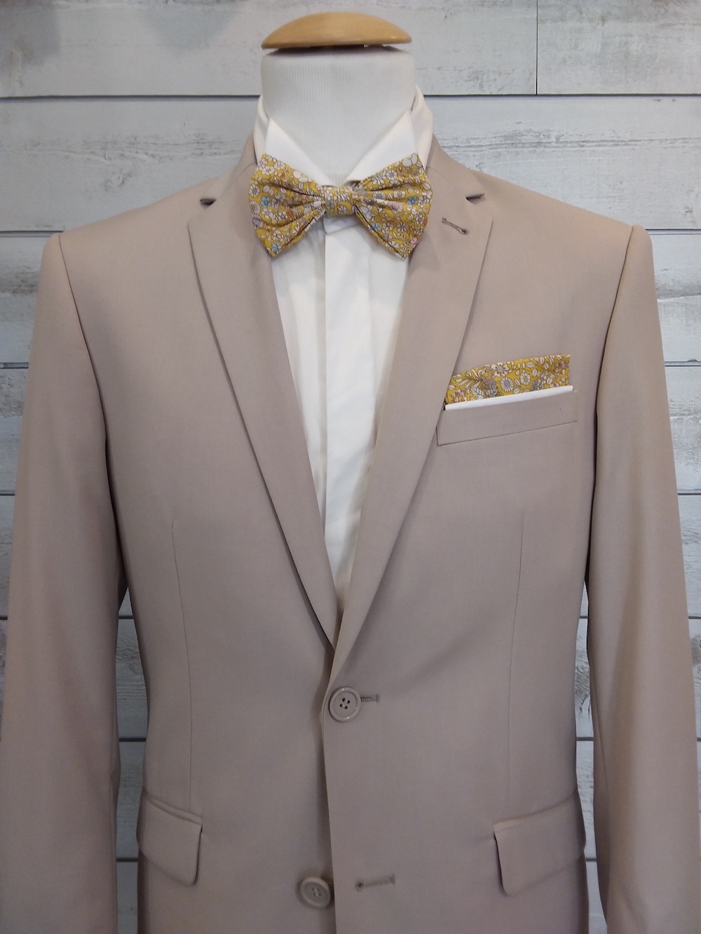 Accessoires Hommes : gilet, cravate, lavallière, noeud papillon, chemise